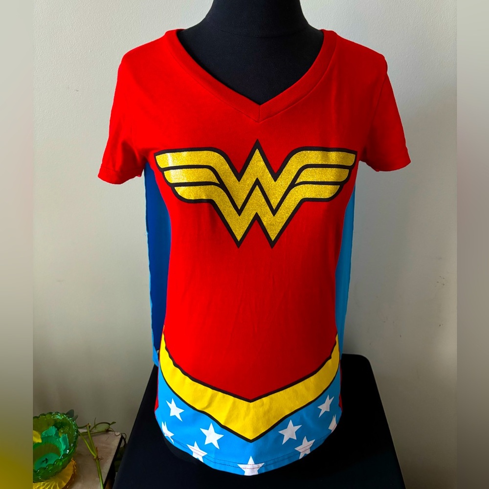 Wonder Woman glitter logo T-shirt with cape costume size Medium